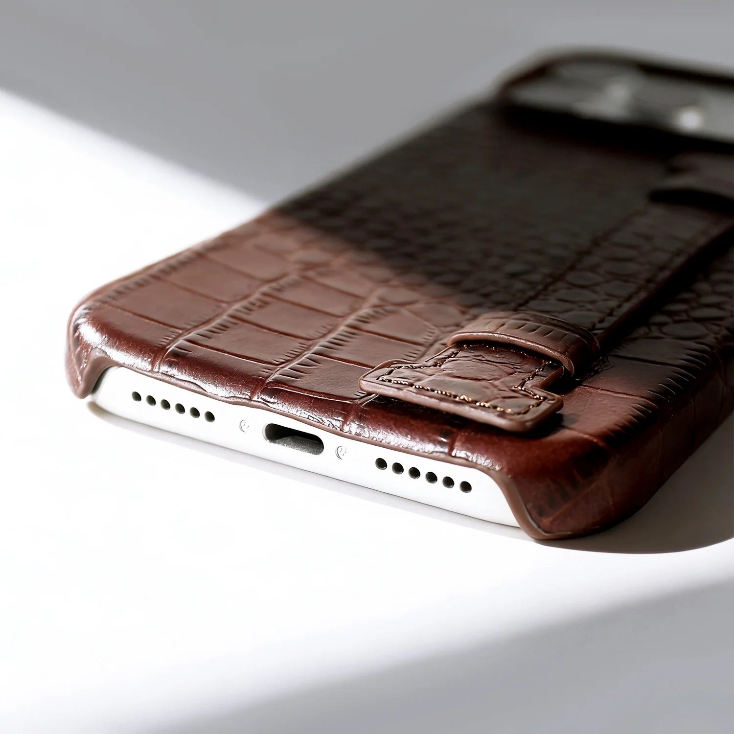 Luxury Genuine Leather Case With Wrist Strap Kickstand For iPhone 17 Pro Max 16 15 14 13 12 Crocodile Pattern Protective Funda
