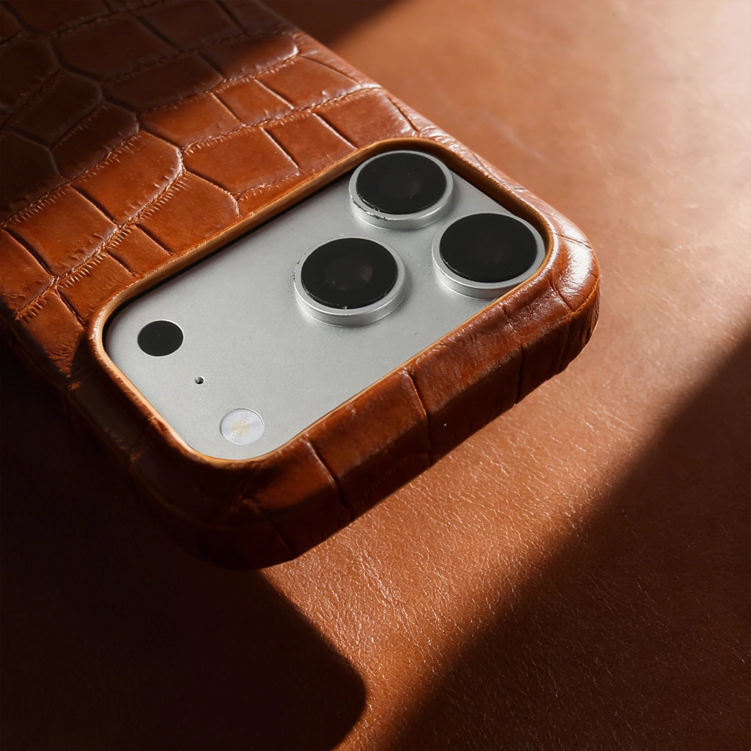 Crocodile Pattern Genuine Leather Phone Case Magnetic Charging Cover For iphone 17 Pro Max iphone Air 16 15 14 Cowhide BackShell