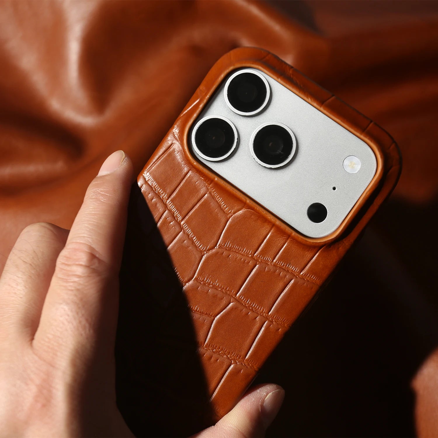 Crocodile Pattern Genuine Leather Phone Case Magnetic Charging Cover For iphone 17 Pro Max iphone Air 16 15 14 Cowhide BackShell