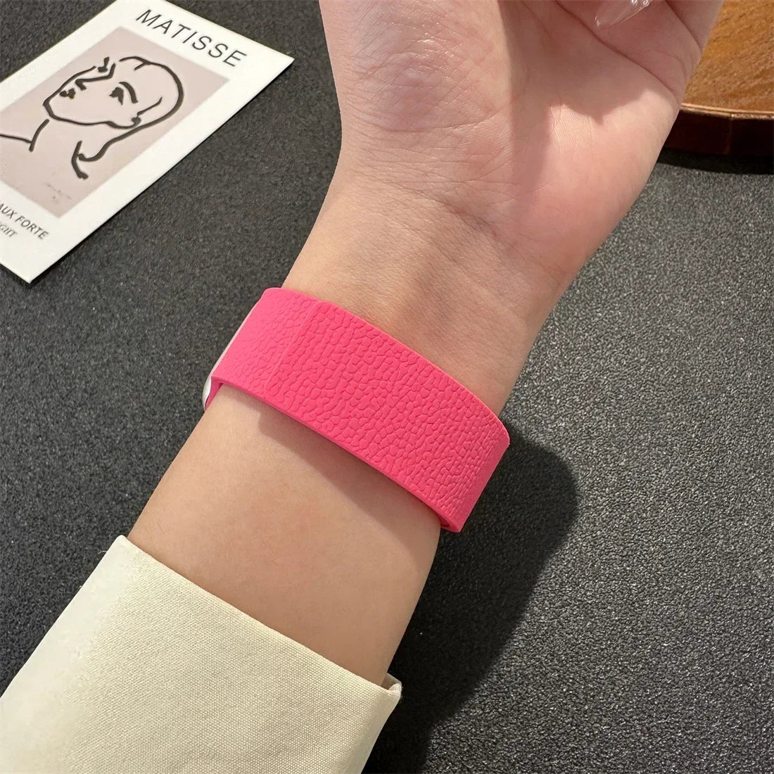 2025 New silicone magnetic strap for Apple Watch ultra2-3 49mm 45/42/46/40/41mm sport bracelet series 11 10 9 8 7 6 5 4 SE Band