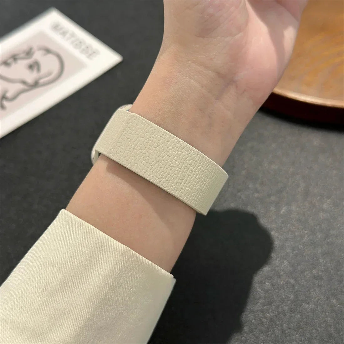 2025 New silicone magnetic strap for Apple Watch ultra2-3 49mm 45/42/46/40/41mm sport bracelet series 11 10 9 8 7 6 5 4 SE Band